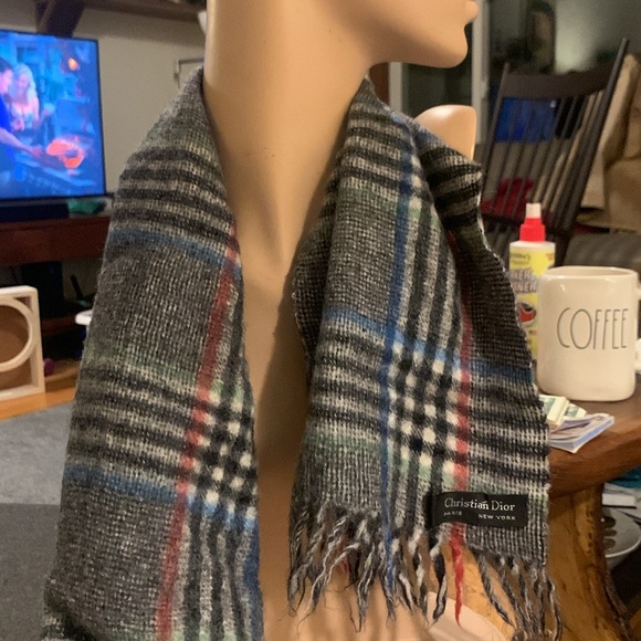 VINTAGE DIOR LAMBSWOOL GLEN PLAID PRINCE OF WALES SCARF - Picture 2 of 8